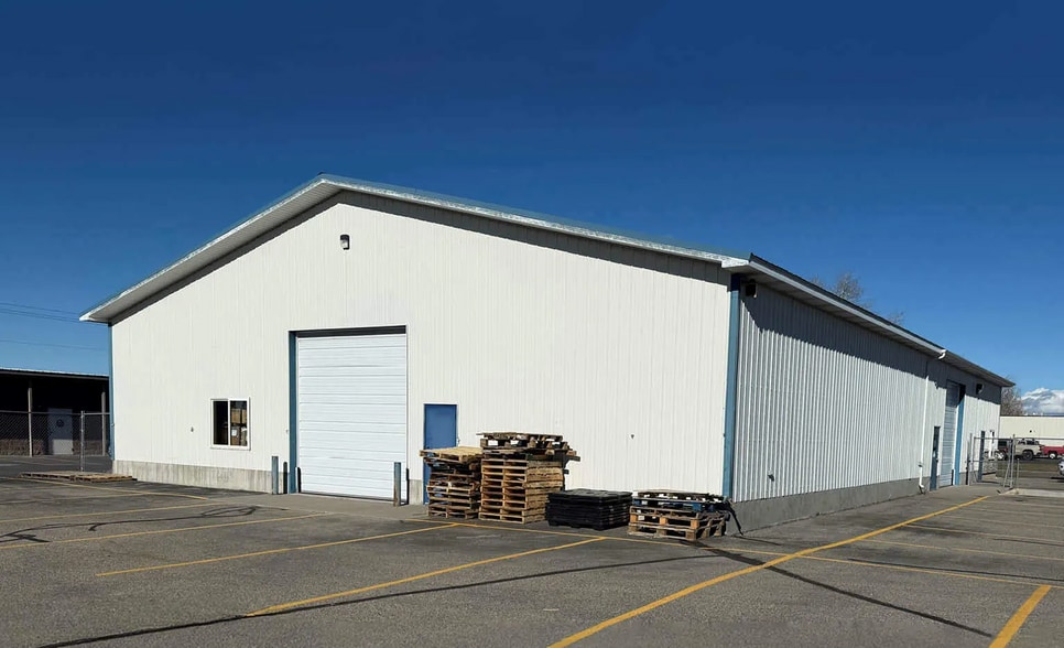240 Dividend Dr, Rexburg, ID for lease - Building Photo - Image 2 of 5