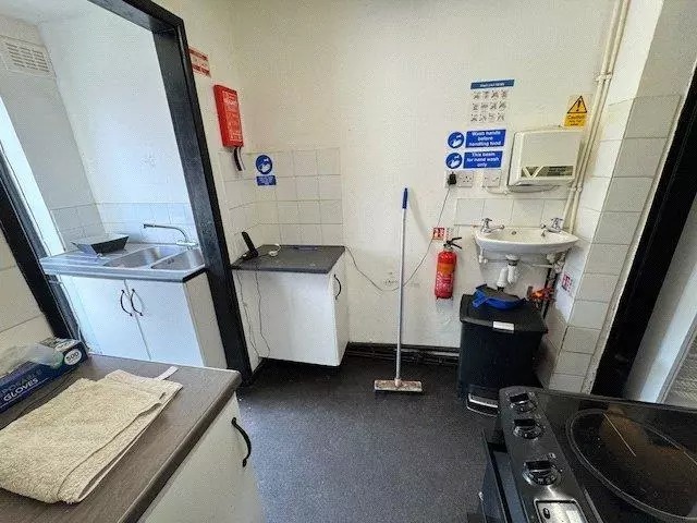 47 Scot Ln, Wigan for lease - Interior Photo - Image 3 of 7