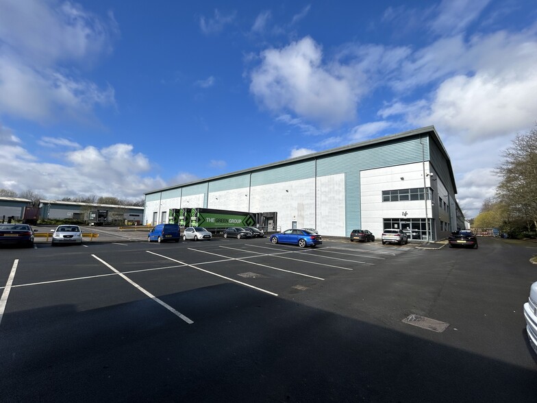 Barton Dock Rd, Manchester for lease - Building Photo - Image 1 of 7