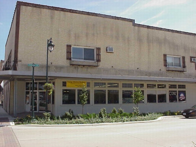 1-3 S Frederick Ave, Oelwein, IA for sale - Primary Photo - Image 1 of 1