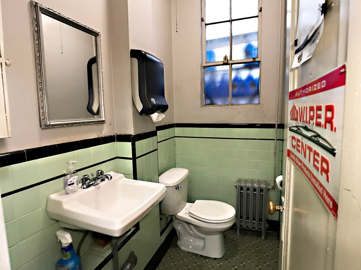 37 Newbury St, Lawrence, MA 01840