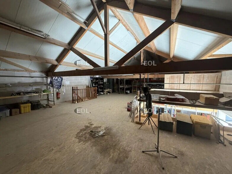 Industrial in Guignes for lease - Building Photo - Image 3 of 16