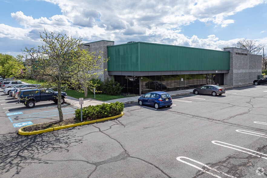 201 Circle Dr N, Piscataway, NJ for lease - Primary Photo - Image 1 of 18