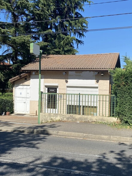 Flex in Rillieux-la-Pape for sale - Building Photo - Image 1 of 6