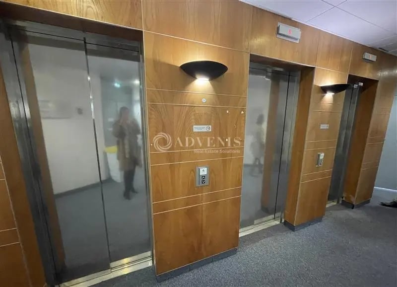 Office in Tremblay-en-France for lease - Lobby - Image 3 of 12