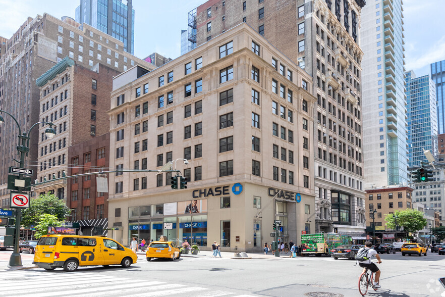 349 Fifth Ave, New York, NY for lease - Building Photo - Image 1 of 9