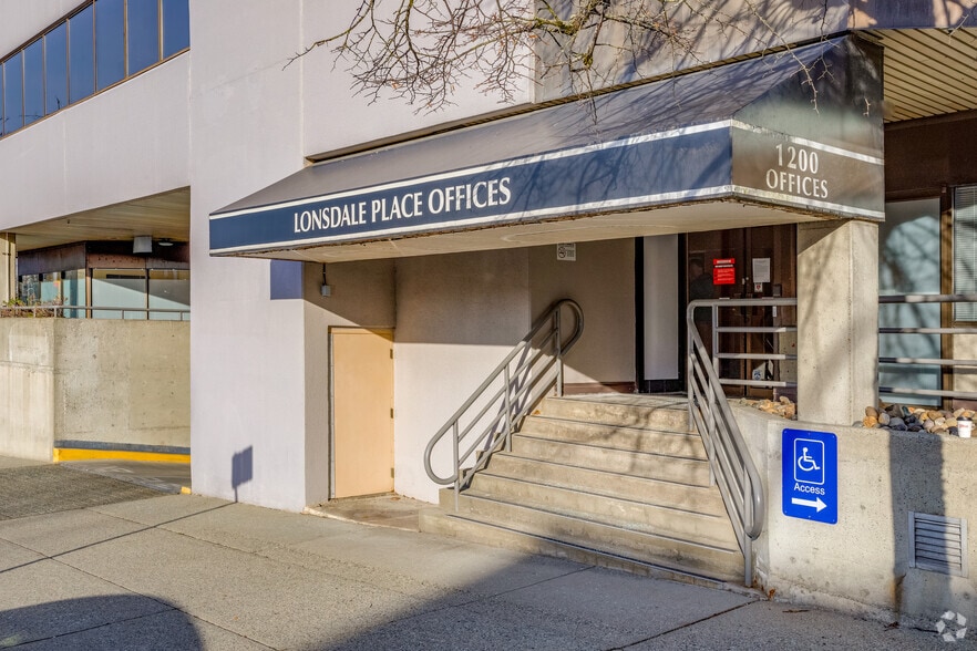 1200 Lonsdale Ave, North Vancouver, BC for lease - Building Photo - Image 2 of 9