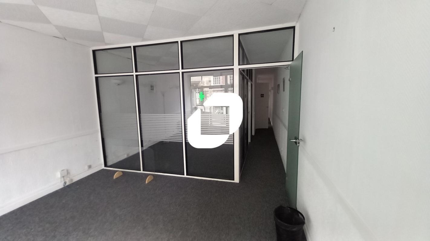 Office in Lille for sale Interior Photo- Image 1 of 8