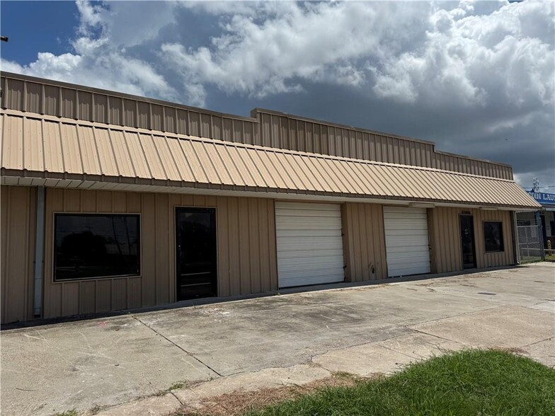 2828 Cleo St, Corpus Christi, TX for sale - Building Photo - Image 1 of 11