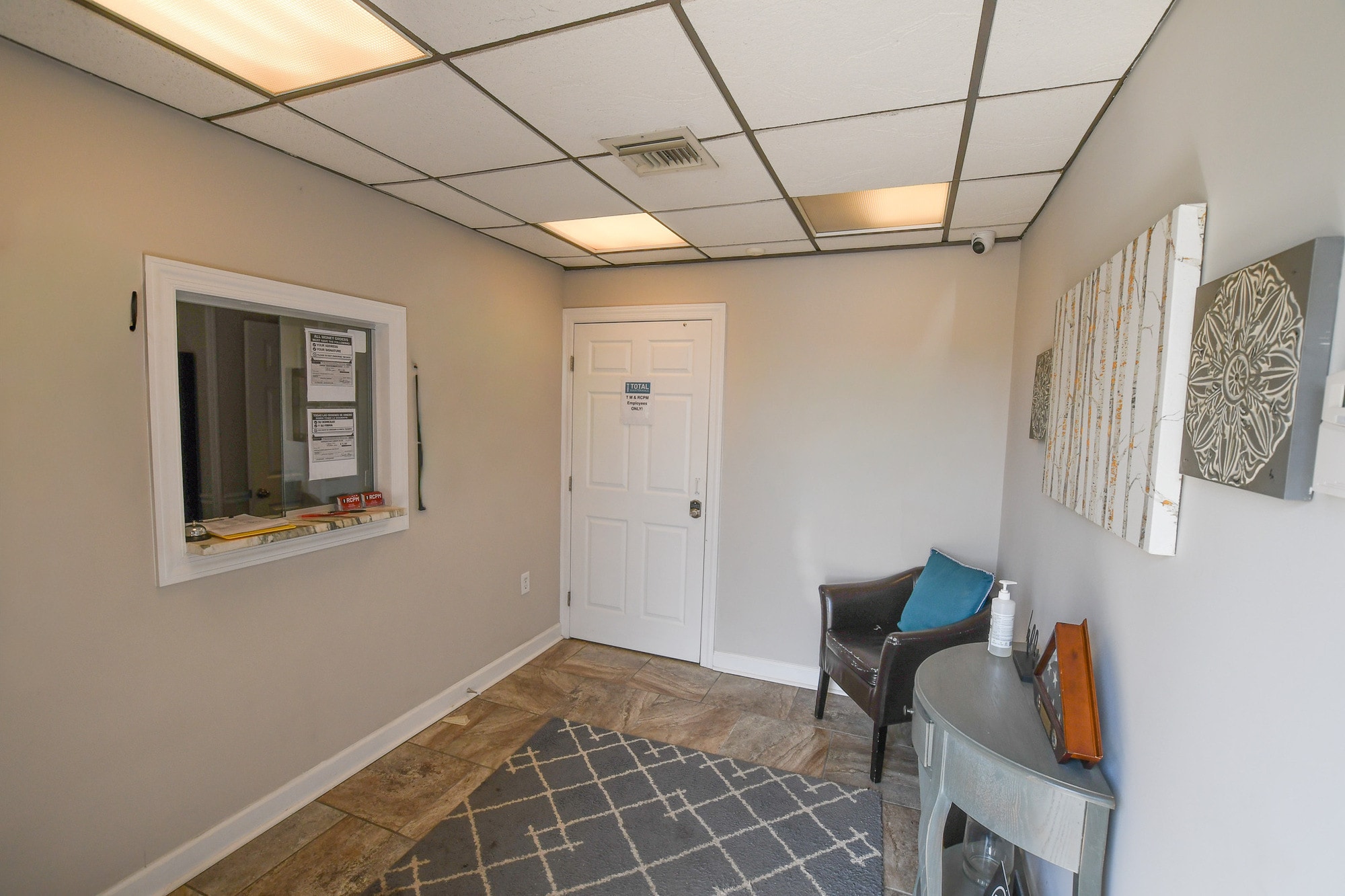 2610 SW 6th St, Huntsville, AL for lease Interior Photo- Image 1 of 8