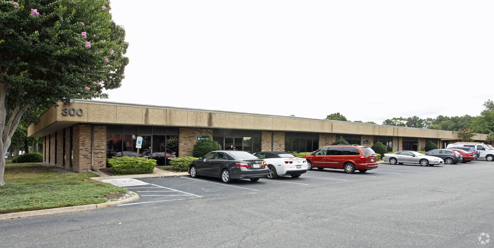 739 Thimble Shoals Blvd, Newport News, VA for lease - Building Photo - Image 2 of 2