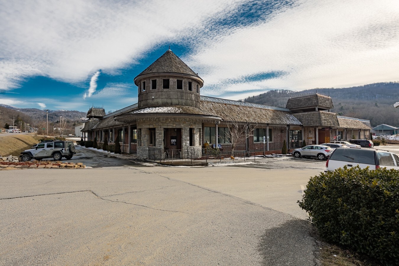 2120 Tynecastle Hwy, Banner Elk, NC 28604