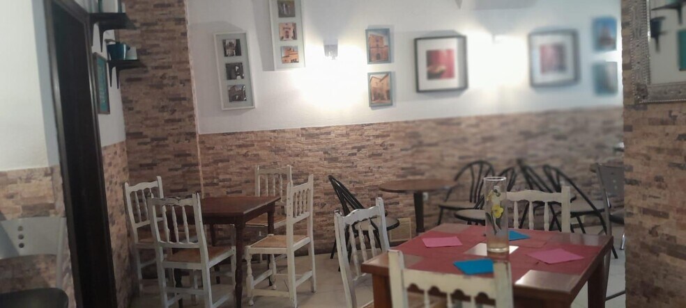 Retail in Cáceres, Cáceres for sale - Building Photo - Image 2 of 9