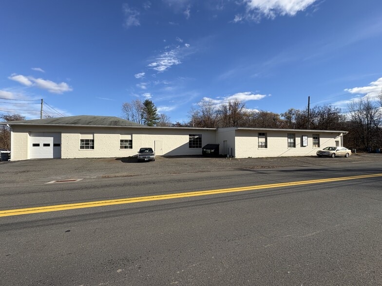 201 Atwater St, Plantsville, CT for sale - Building Photo - Image 1 of 3