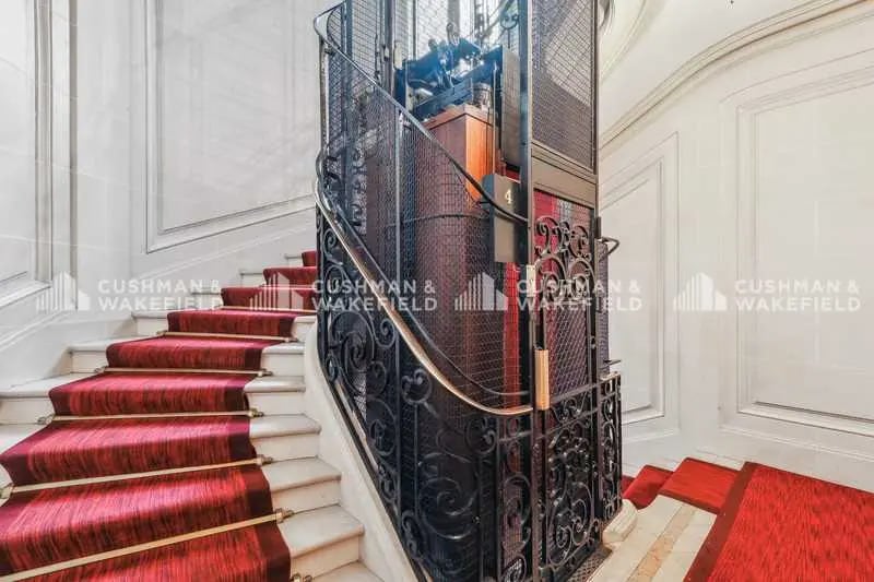 Office in Paris for lease - Interior Photo - Image 3 of 12