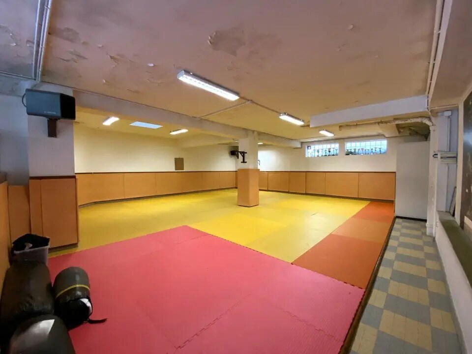 Retail in Nice for lease Building Photo- Image 1 of 5