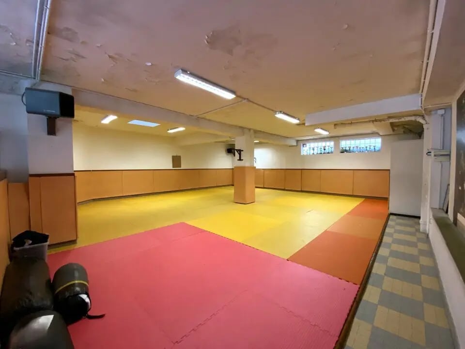 Retail in Nice for lease Interior Photo- Image 1 of 5