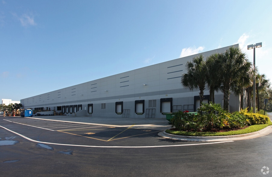 1951 N Commerce Pky, Weston, FL for lease - Building Photo - Image 2 of 4