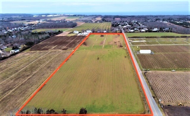 Tuthill's, Aquebogue, NY for sale - Primary Photo - Image 1 of 1