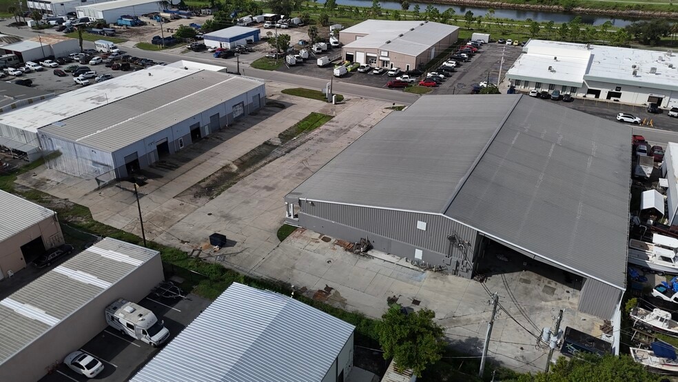 313 Seaboard Ave, Venice, FL for sale - Building Photo - Image 3 of 16