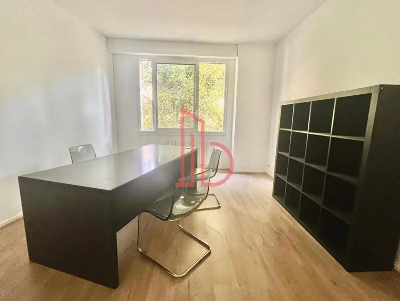 Office in Bordeaux for lease Interior Photo- Image 1 of 5
