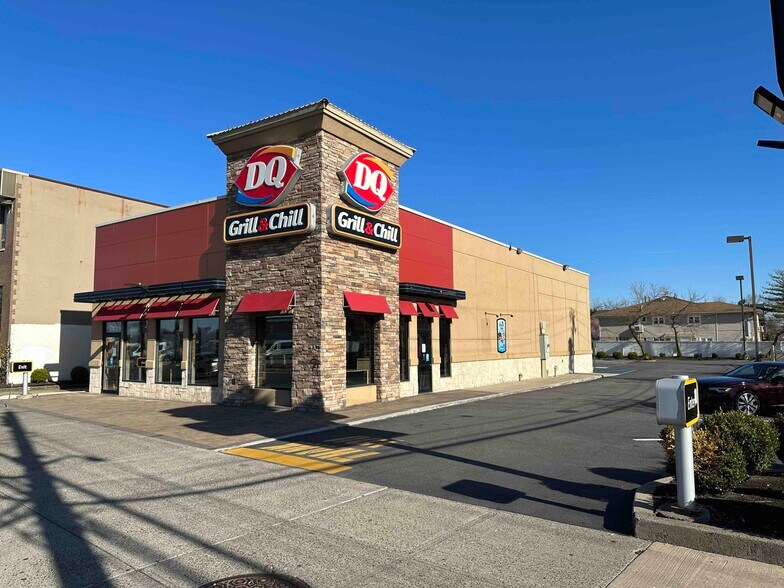 2005 Forest Ave, Staten Island, NY for sale - Building Photo - Image 1 of 1