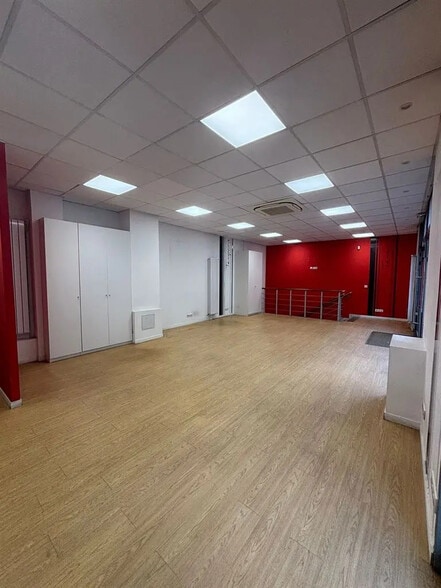 Retail in Levallois-Perret for lease - Interior Photo - Image 2 of 6