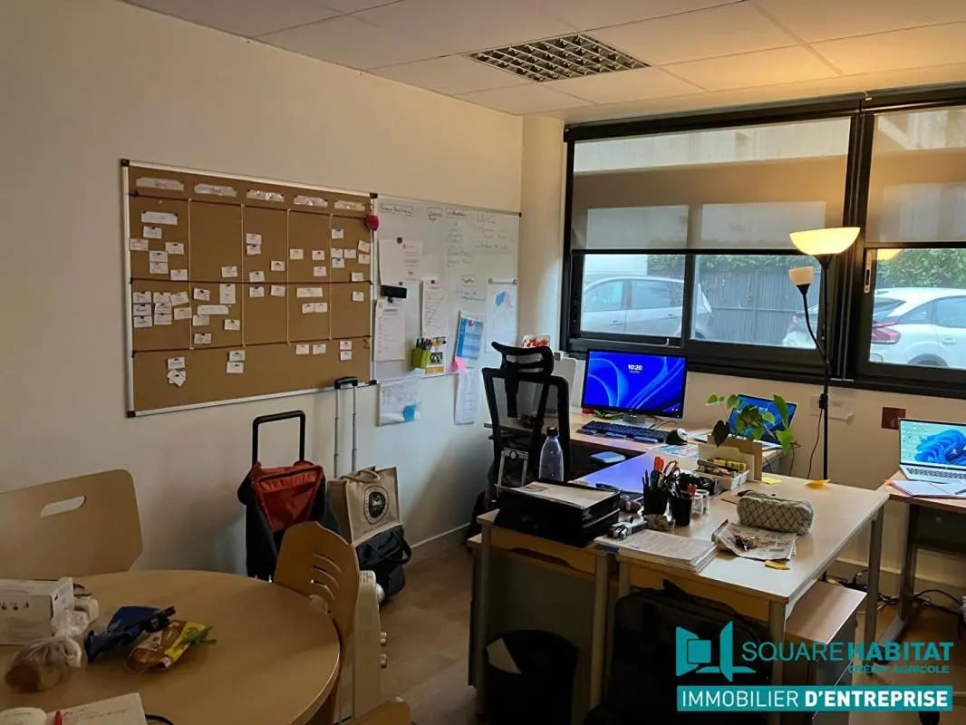 Office in Joué-lès-Tours for sale Interior Photo- Image 1 of 9