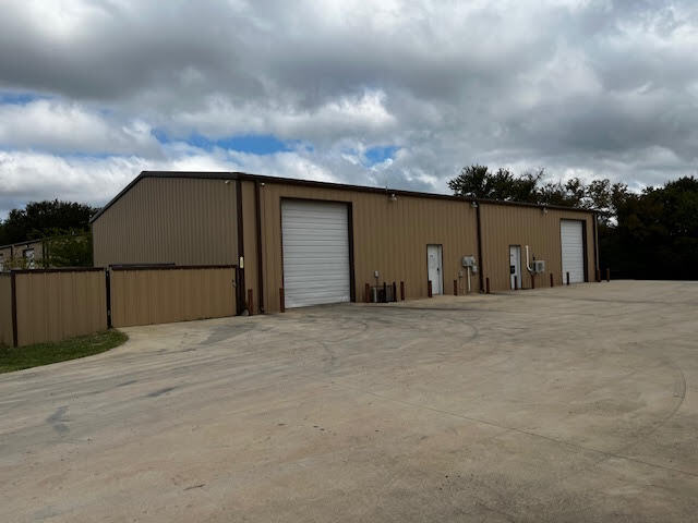 4902 Roadrunner Rd, Fort Worth, TX for lease Building Photo- Image 1 of 8