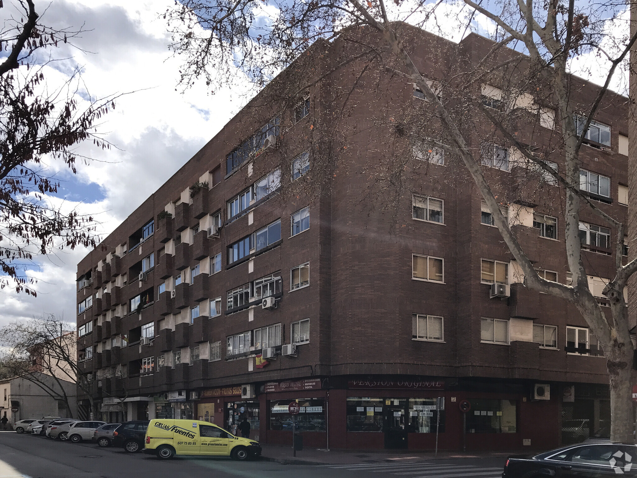 Retail in Alcalá De Henares, MAD for lease Primary Photo- Image 1 of 2