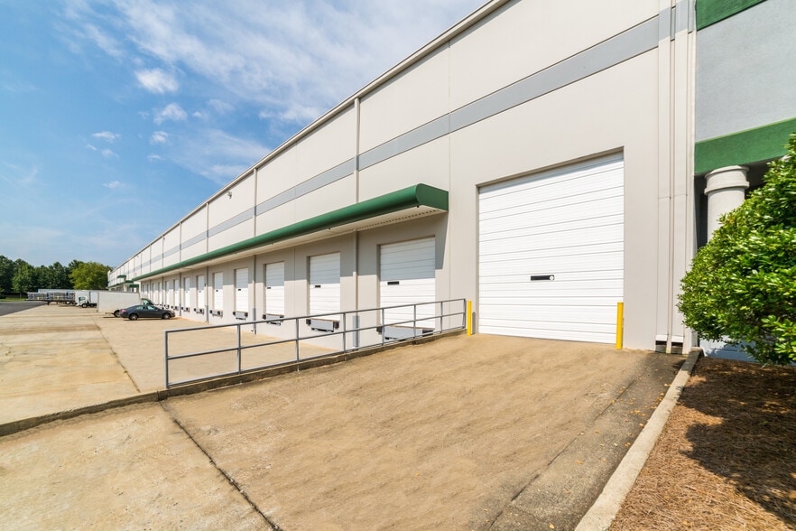 1300 Lakes Pky, Lawrenceville, GA for lease - Building Photo - Image 3 of 6