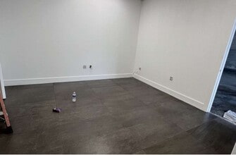 5065 NW 74th Ave, Miami, FL for lease Interior Photo- Image 2 of 7