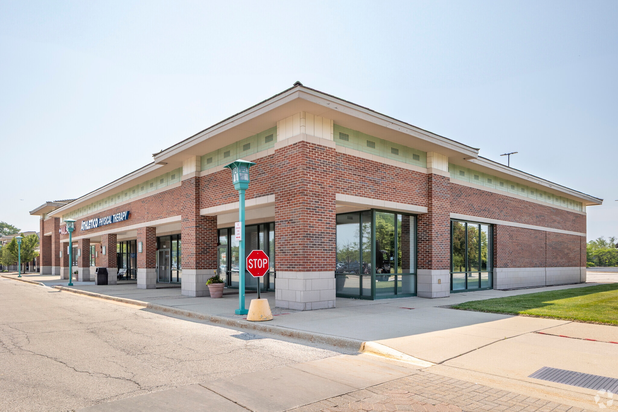 980 Elk Grove Town Ctr, Elk Grove Village, IL for lease Building Photo- Image 1 of 5