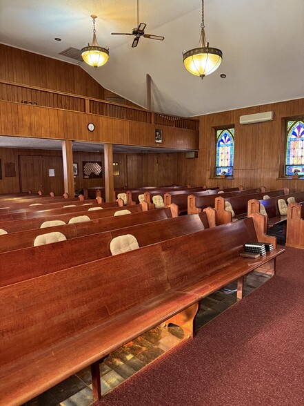 Specialty Use Religious Campus Passaic portfolio of 3 properties for sale on LoopNet.com - Interior Photo - Image 3 of 10