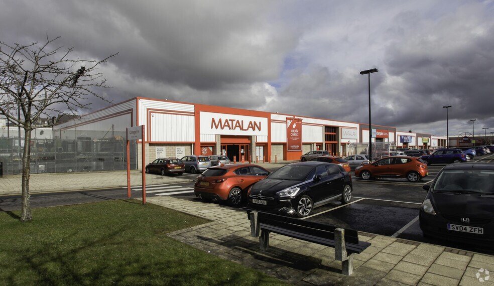 Carnegie Dr, Dunfermline for sale - Primary Photo - Image 1 of 1