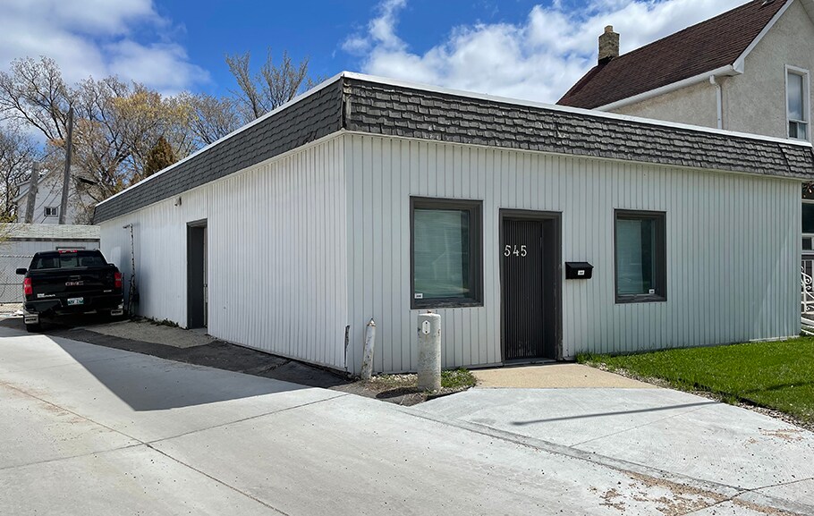 545 Telfer St S, Winnipeg, MB for sale - Building Photo - Image 1 of 1