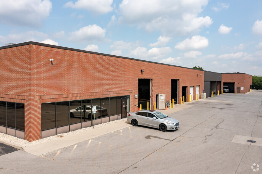 161 Tower Dr, Burr Ridge, IL for lease - Building Photo - Image 1 of 7