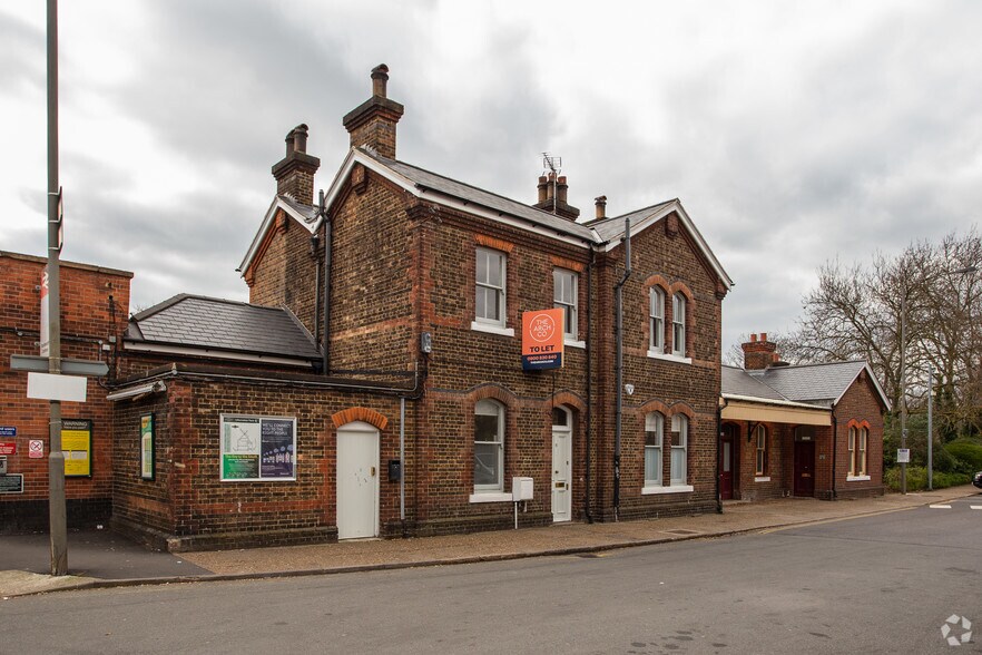 11 Jaggard Way, London for sale - Primary Photo - Image 1 of 1