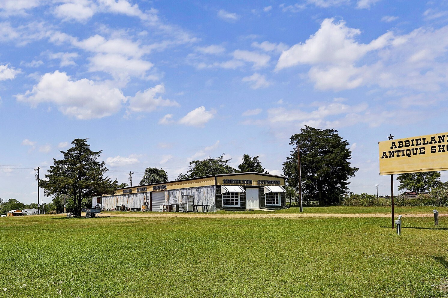 2336 Hwy 237, Round Top, TX for sale Primary Photo- Image 1 of 1