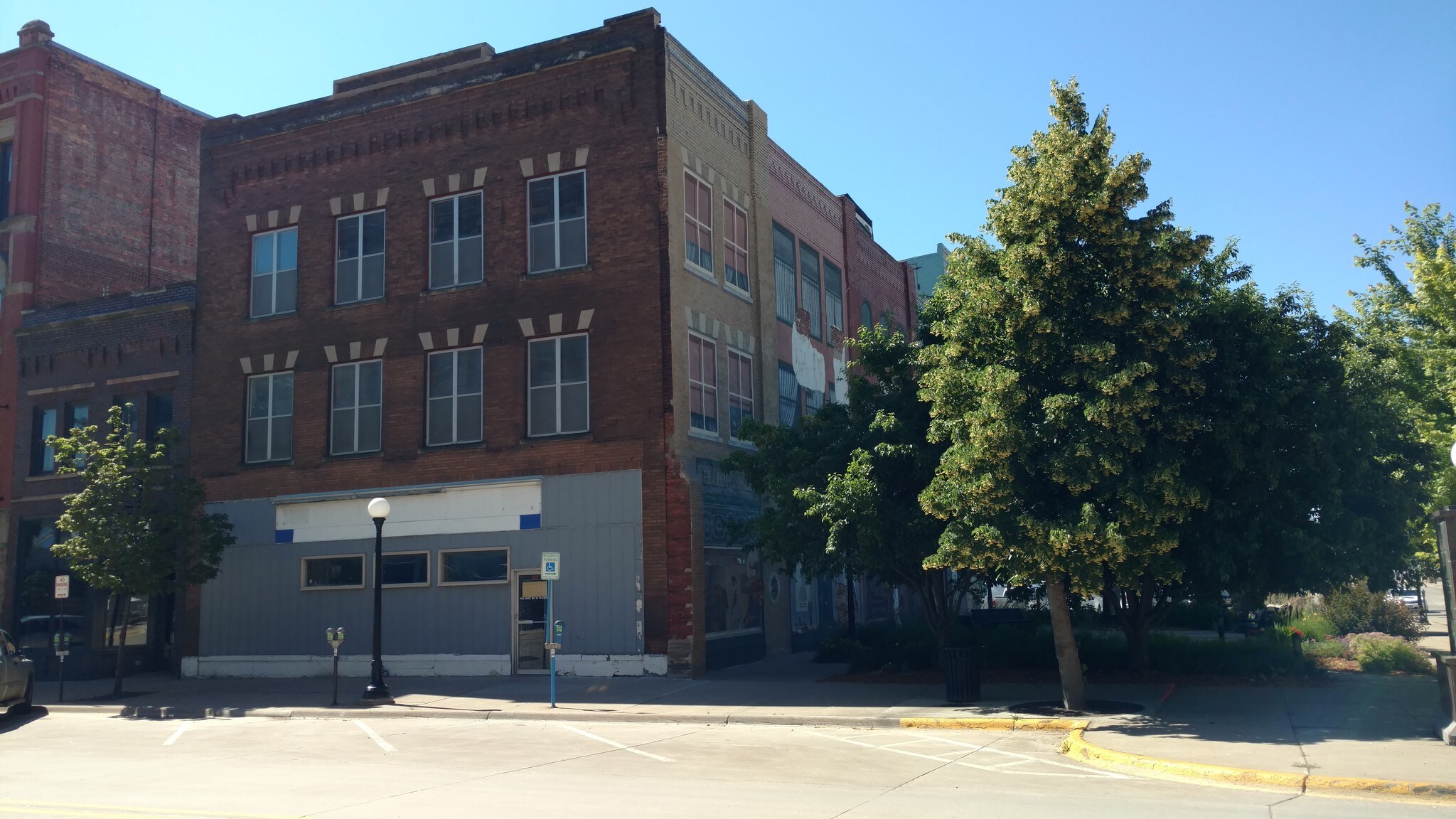 1004 4th St, Sioux City, IA for sale Primary Photo- Image 1 of 1