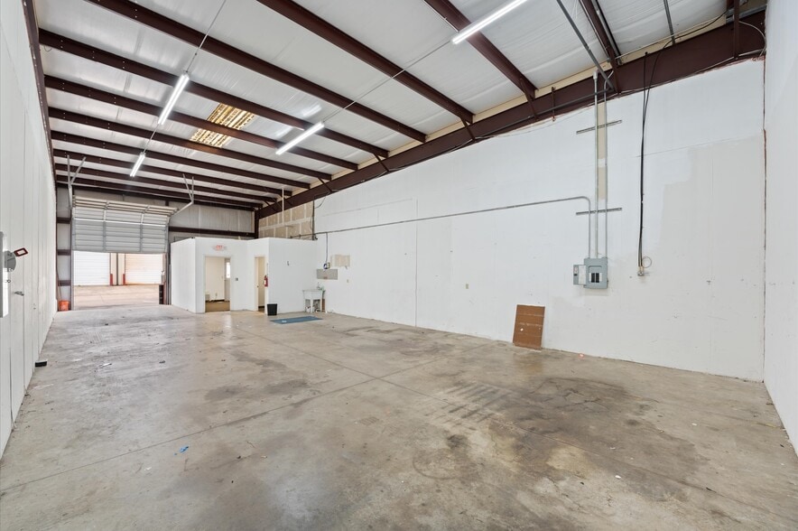 3336 Spring Stuebner Rd, Spring, TX for lease - Interior Photo - Image 2 of 11