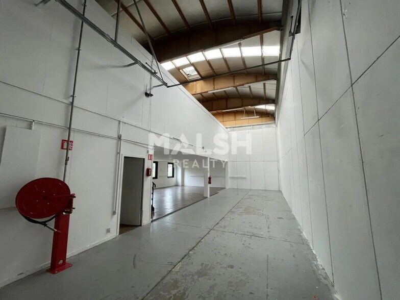 Flex in Dardilly for lease - Interior Photo - Image 3 of 14