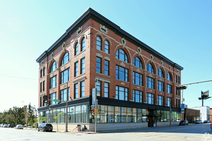 611 W National Ave, Milwaukee, WI for sale - Building Photo - Image 1 of 1