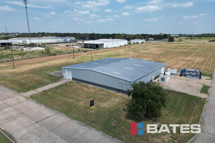 2004 Jack Mckay Blvd, Ennis, TX for sale - Building Photo - Image 1 of 2