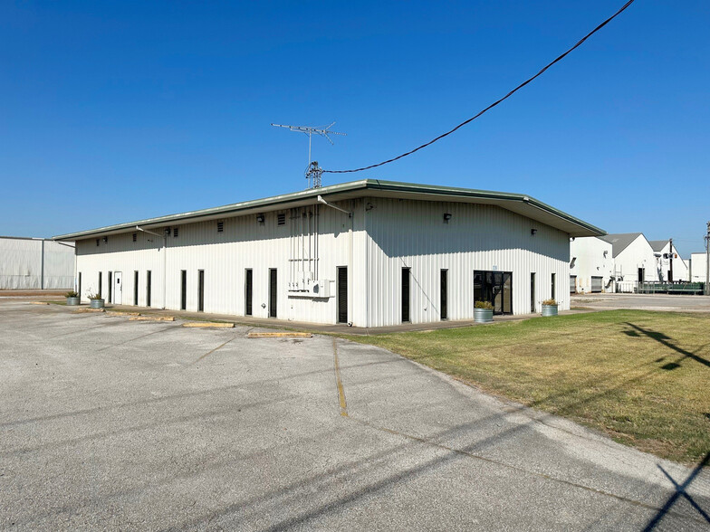 12350 Amelia Dr, Houston, TX for lease - Building Photo - Image 2 of 8