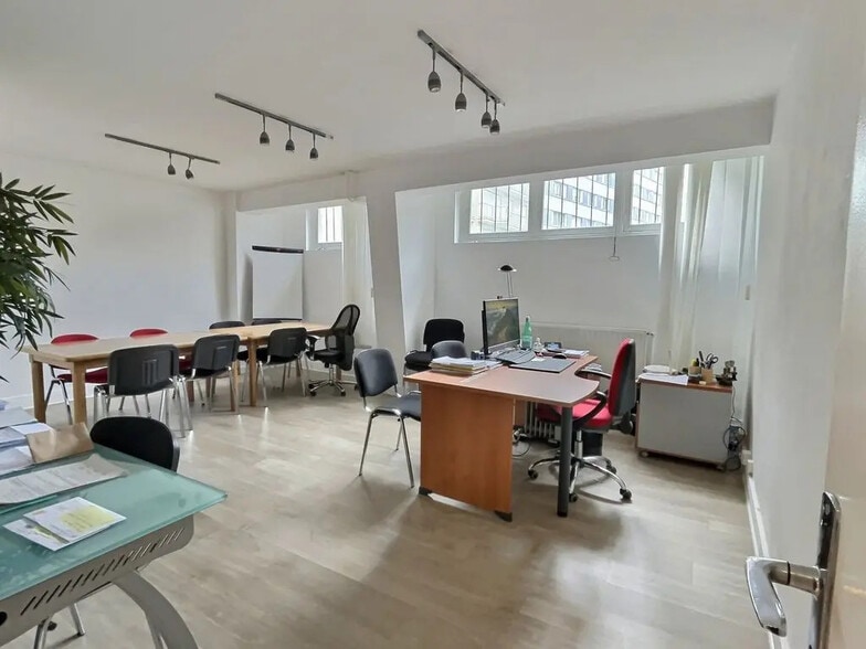 7 Villa Virginie, Paris for lease - Building Photo - Image 3 of 6