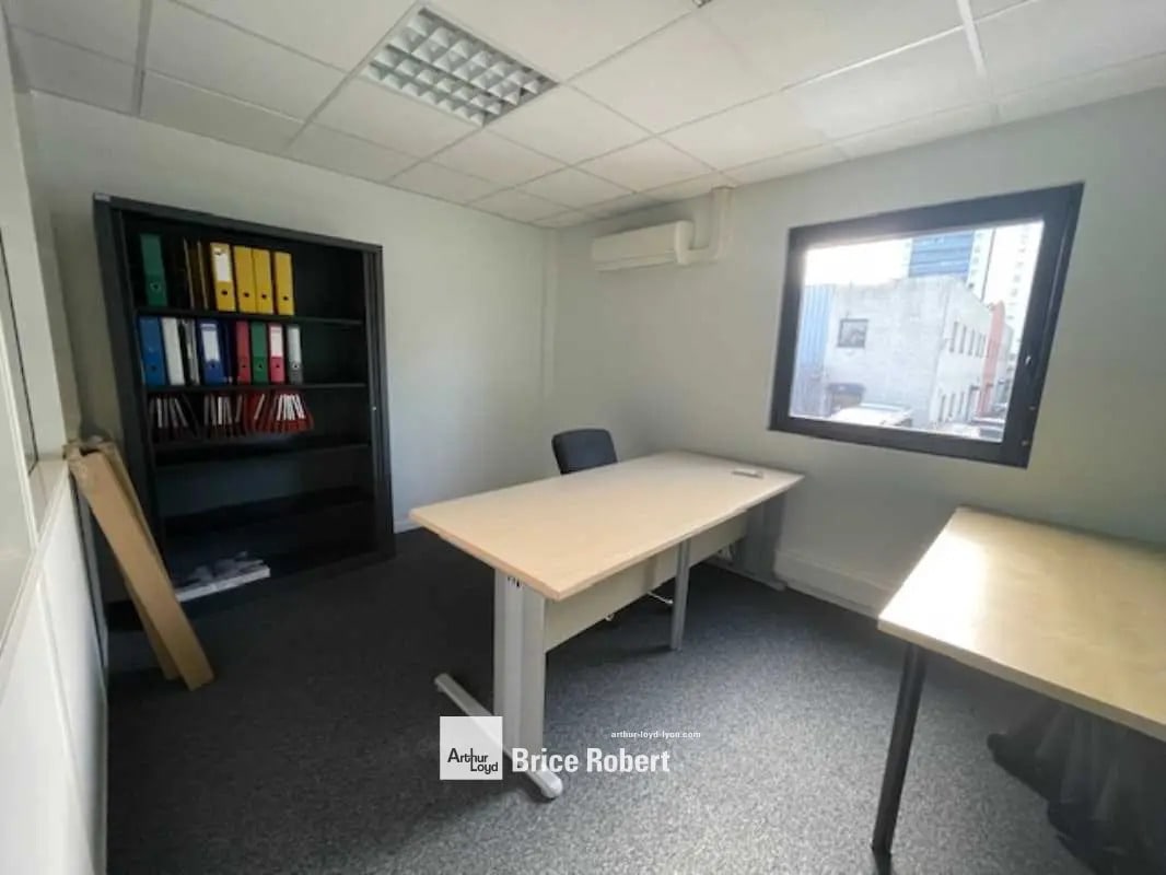 Office in Vénissieux for sale Interior Photo- Image 1 of 10