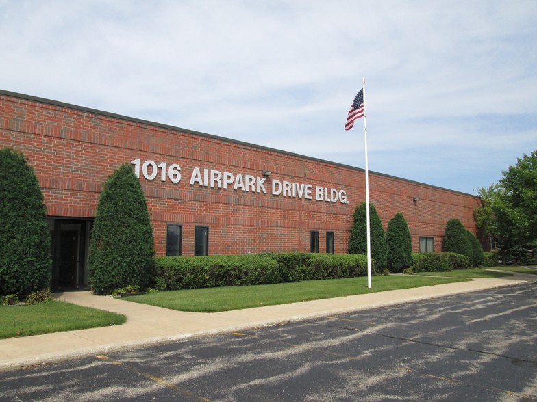 1016 Airpark Dr, Sugar Grove, IL for sale - Building Photo - Image 1 of 1