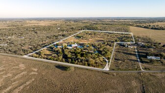 37-Acre Luxury Estate - Kingsbury, TX - Motel