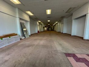 1650 Wabash Ave, Springfield, IL for lease Interior Photo- Image 1 of 17